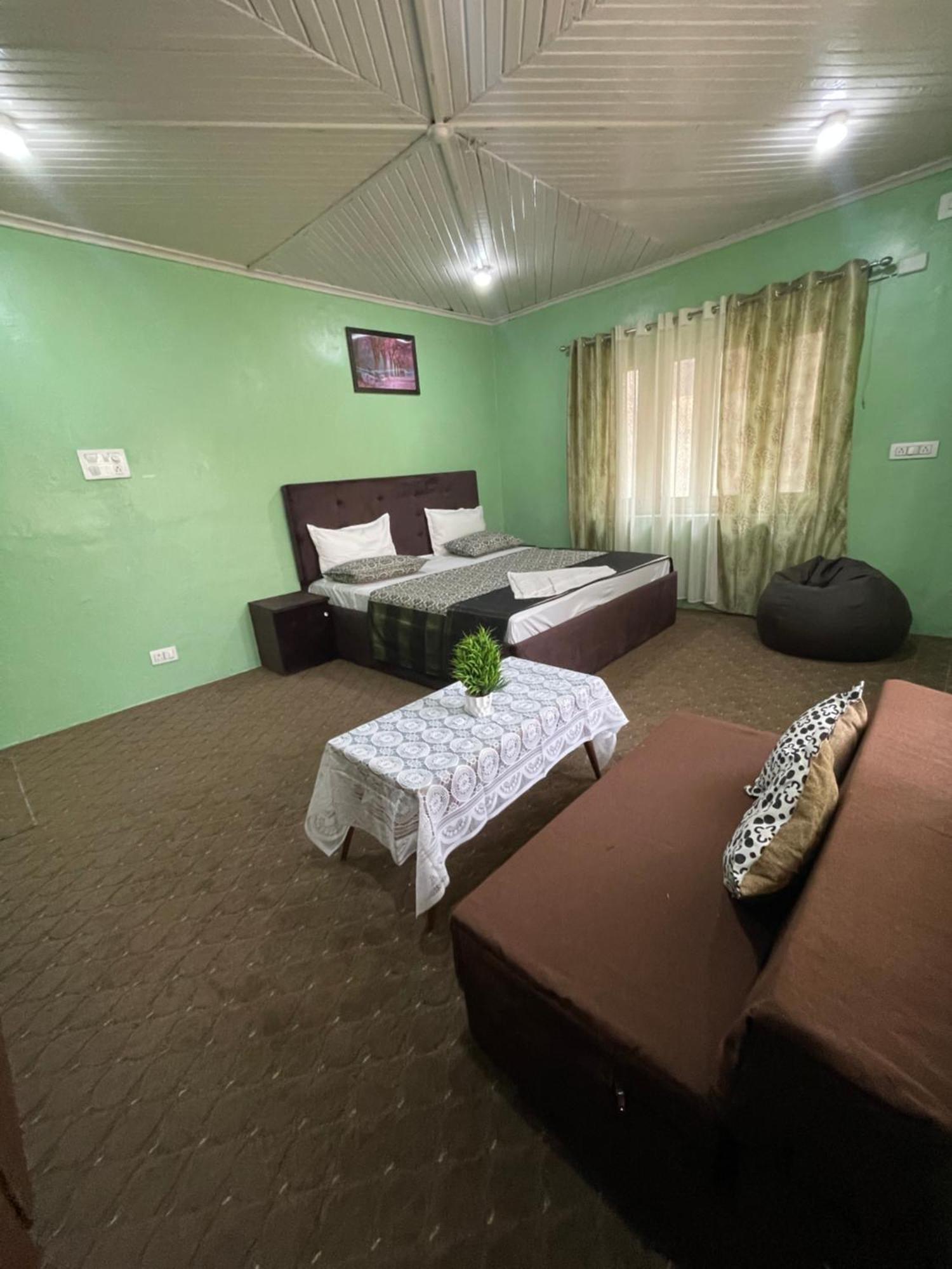 Khwaab Gah By The Khayabaan-Homestay Apartments Fully Furnished With Functional Kitchen, Wifi & Parking In City Centre Srīnagar Exterior foto