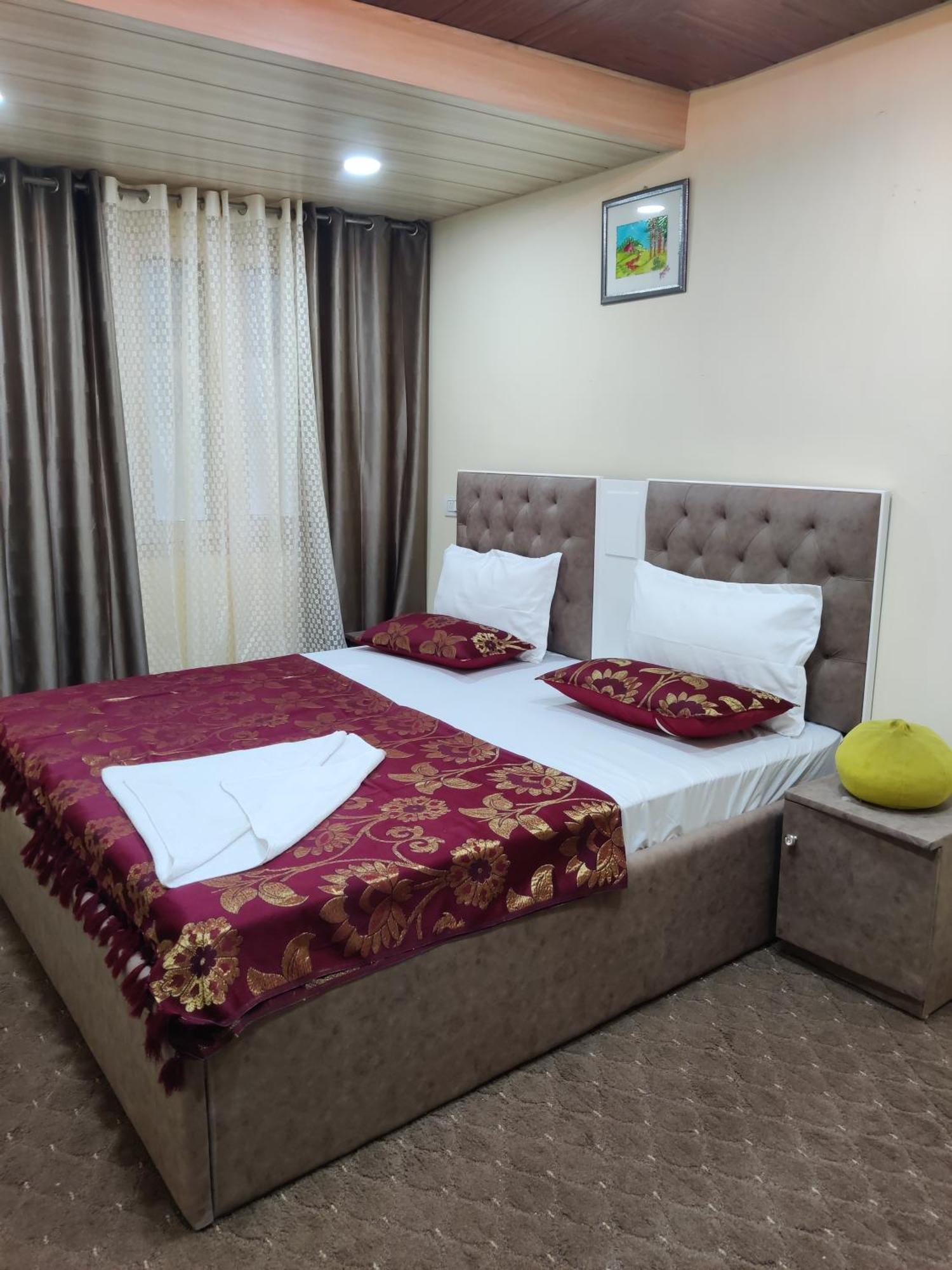 Khwaab Gah By The Khayabaan-Homestay Apartments Fully Furnished With Functional Kitchen, Wifi & Parking In City Centre Srīnagar Exterior foto